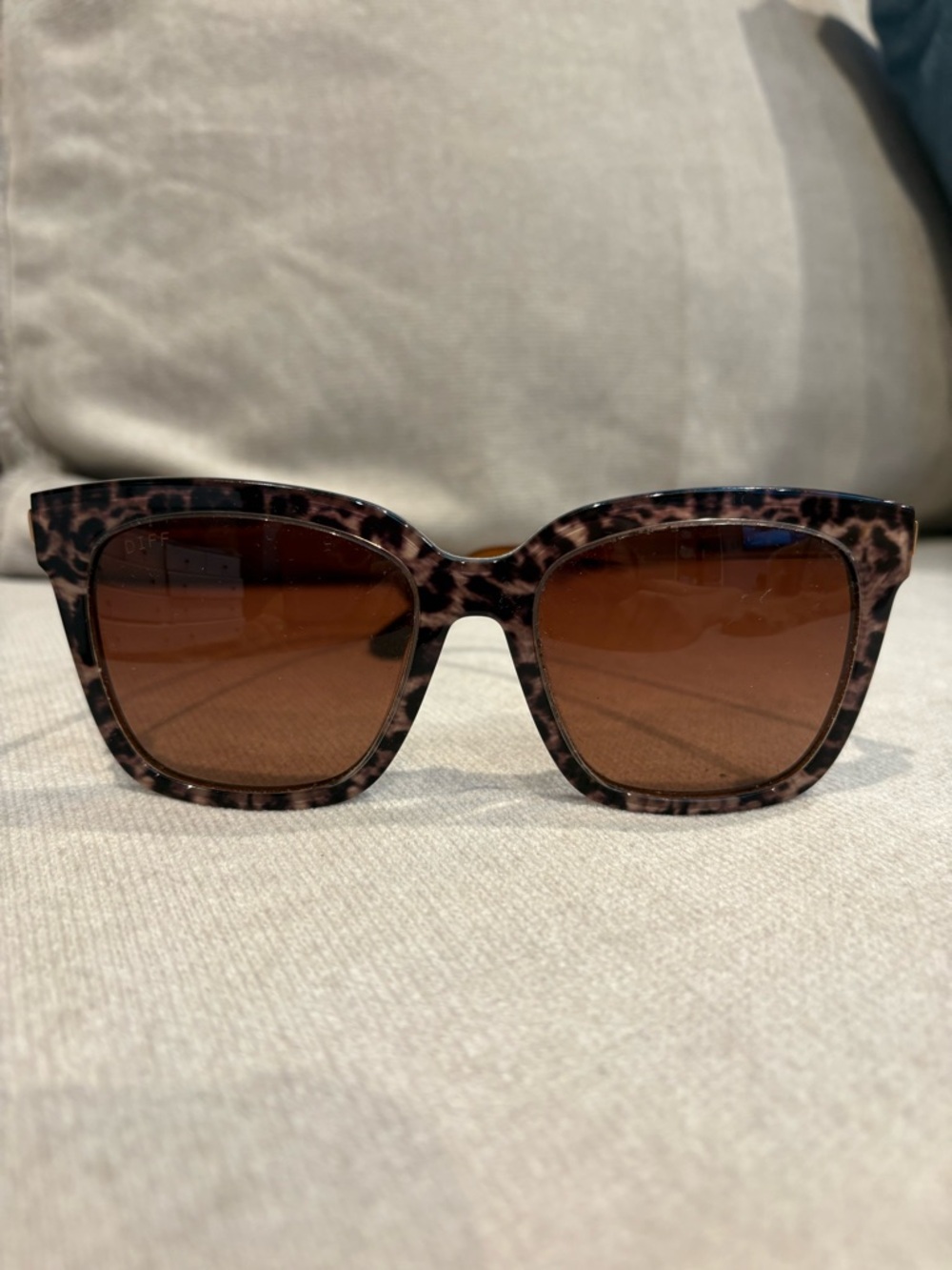 Diff Tortoiseshell Square Sunnies. Brown Lenses.  Leopard. Like new with case.